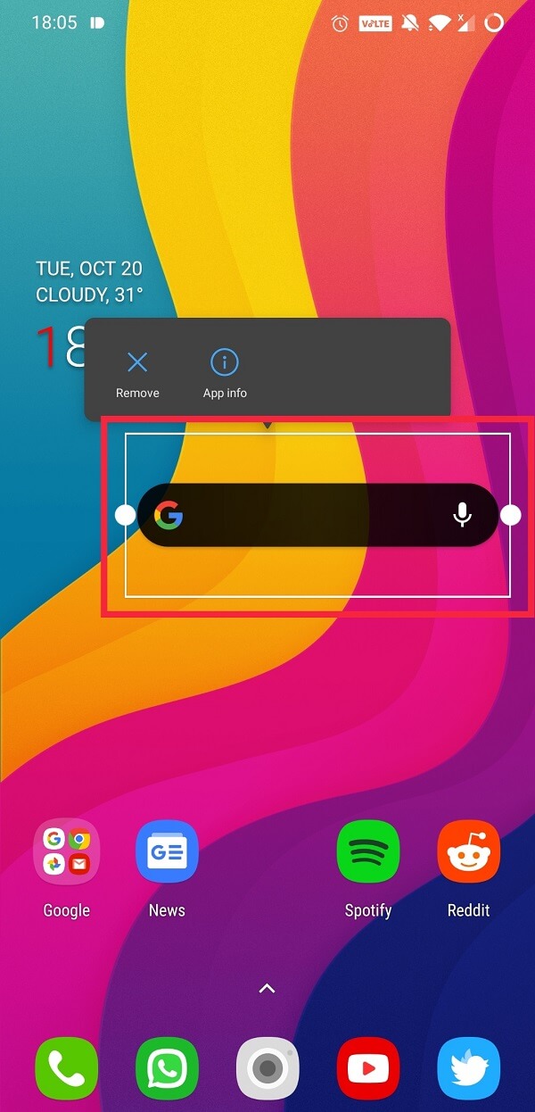 Para mover la barra de búsqueda de Google a otro lugar en la pantalla de inicio, mantenga presionado el widget